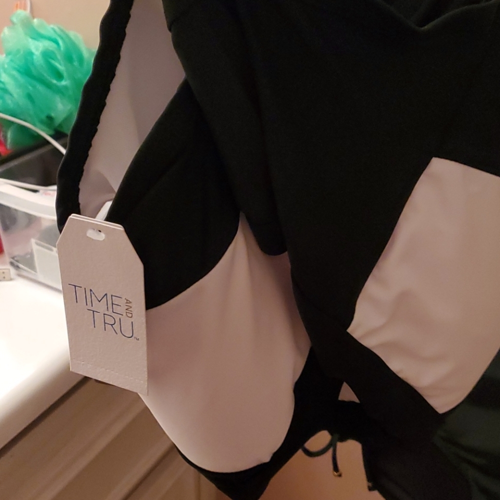 Swimsuit - Picture 4 of 6